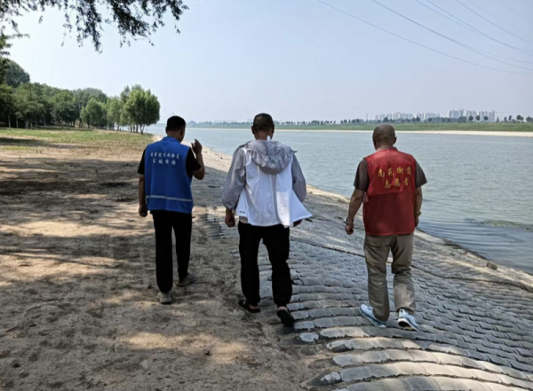 配资论坛 巡河防溺水 筑牢安全网